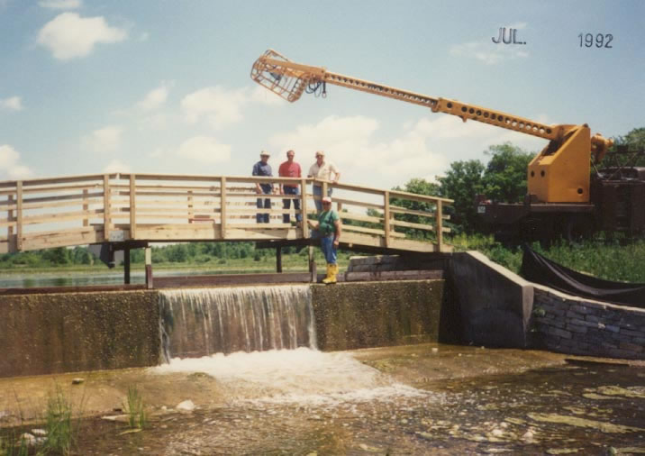https://www.dundeemill.org/pictures/1990-1995/9 1992_dam_bridgew.jpg